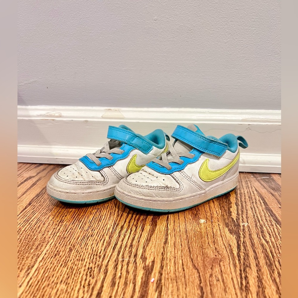 Toddler Nike’s! Size 9!